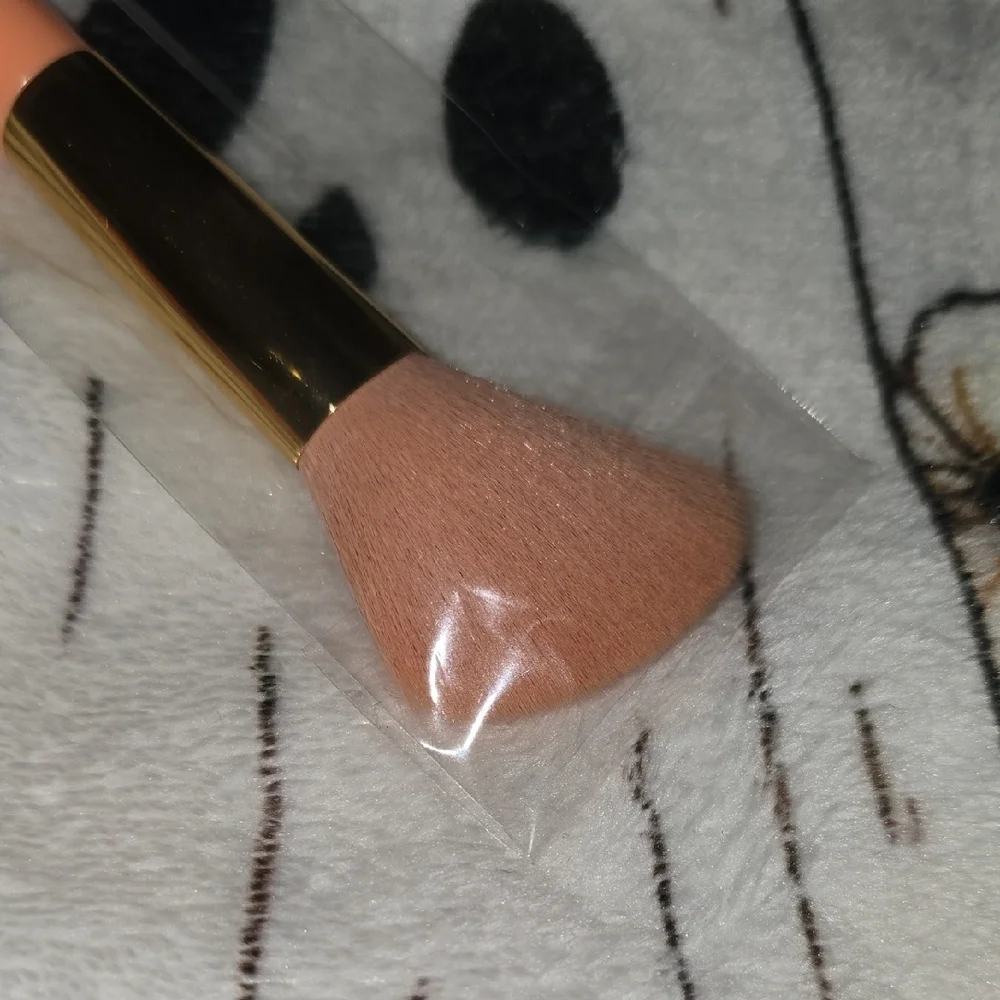 Peach Makeup Brush